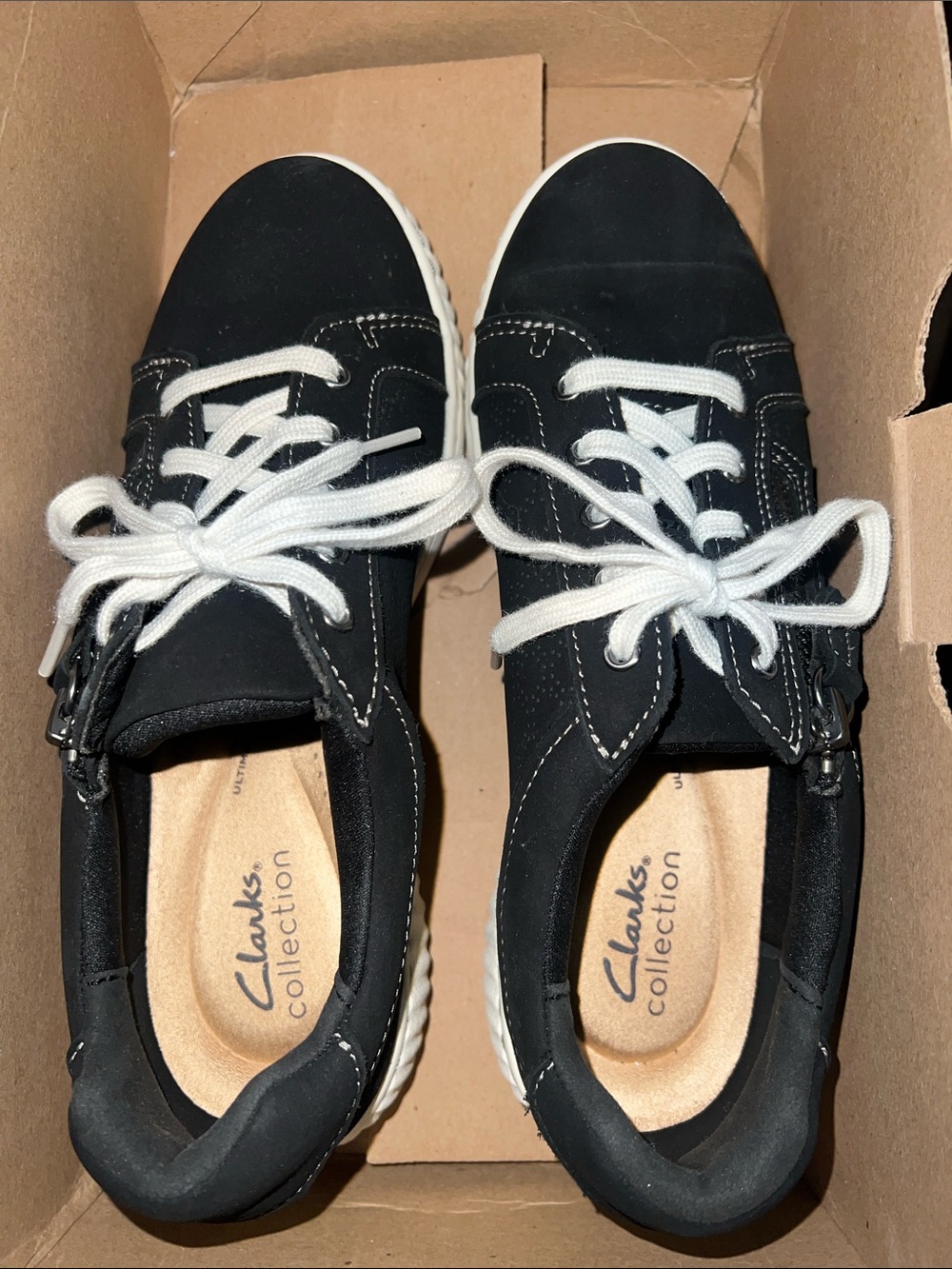 Women’s Clarks Nubuck Perforated Zipper Leather Sneaker - Caroline Ayla size 7 - Picture 3 of 7